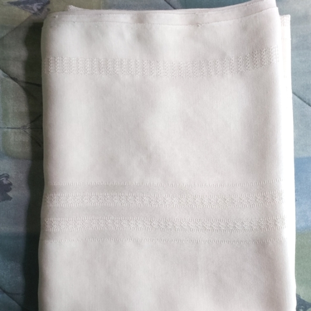 Tablecloth Large Rectangular Cream 86 x 58 Great for any holiday.